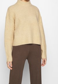 Gina Tricot Sweter