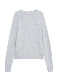 Pull en tricot gris clair avec un col rond, présentant un motif texturé en chevrons et des bords côtelés aux poignets et à l'ourlet.