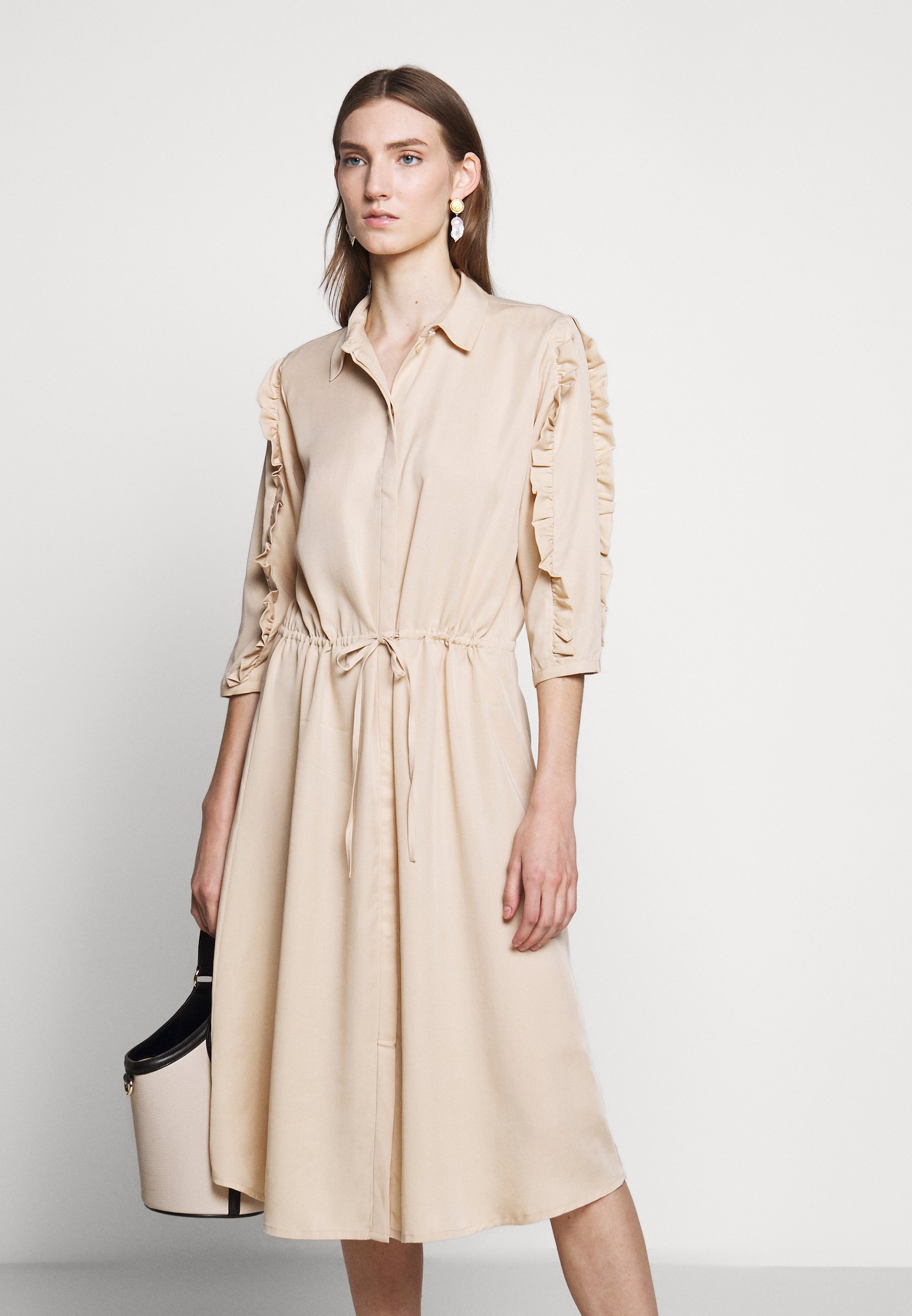Bruuns Bazaar LAERA DEEP DRESS Skjortekjole sand Bruuns Bazaar LAERA DEEP DRESS - Skjortekjole - sand