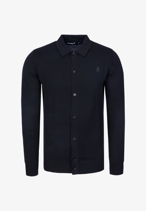 Cardigan noir à manches longues avec boutons et col, arborant un logo discret sur le côté gauche de la poitrine, présenté sur un fond uni.