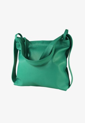 Zachte, getextureerde groene leren schoudertas met een enkele band, met een ontspannen, rechthoekige vorm en een minimalistisch ontwerp.