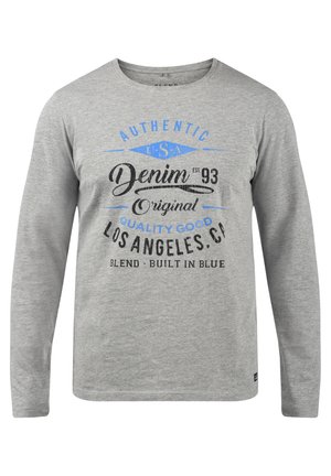 Szara koszulka z długim rękawem, wykonana z miękkiego materiału. Ozdobiona niebieskimi i czarnymi napisami: "AUTENTYCZNY DENIM" i "LOS ANGELES, CA". Prosty dekolt typu crew neck.