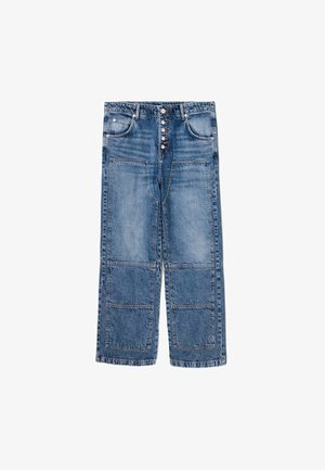 Herrejeans i lyseblå denim med afslappet pasform, flere lommer og knaplukning foran. Tekstureret stof med synlige sømme.