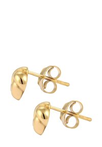Boucles d'oreilles clous en ton doré présentant un design poli et courbé avec un support circulaire. Texture lisse avec un éclat subtil. Dimensions non spécifiées.