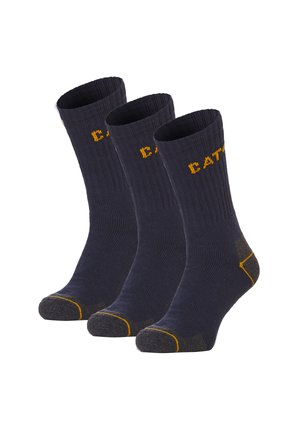 Trois paires de chaussettes bleu marine foncé avec une texture côtelée. Présente des accents jaunes et des sections de talon et d'orteil renforcées en gris. Le mot "DATH" est tricoté en jaune.