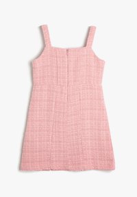Lyserød vævet kjole med firkantede stropper, udsvinget kant, struktureret stof og en lynlåsåbning bagpå. Enkel, struktureret design.