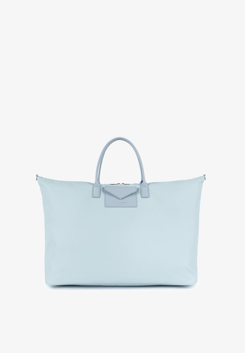 Borsa a spalla celeste realizzata in tessuto morbido, con due manici robusti e una tasca a pattina con un logo discreto. Chiusura con zip in cima.