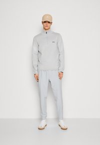 BOSS EVER - Stickad tröja - light/pastel grey