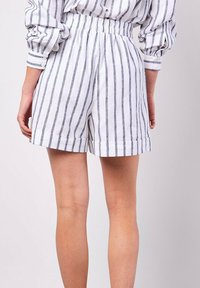 Apricot Shorts - navy