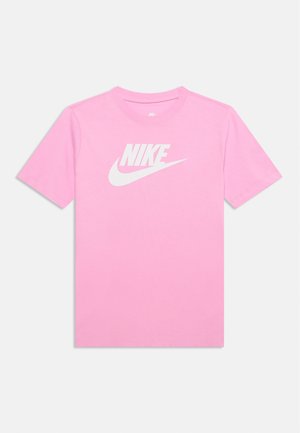 T-shirt Nike rose à manches courtes avec logo Nike blanc et swoosh à l'avant, présenté sur un fond blanc uni.