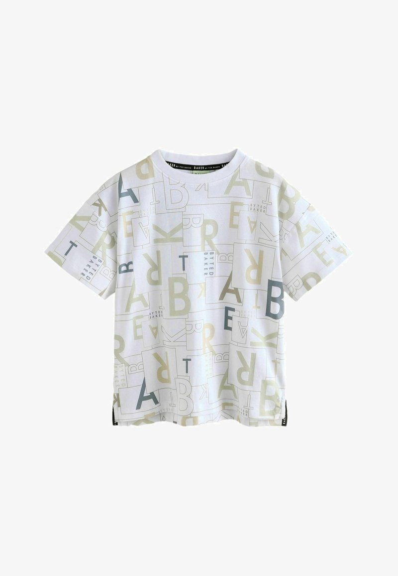 T-shirt blanc à manches courtes avec un motif de lettres géométriques variées en nuances de vert et de gris. Encolure arrondie, fentes latérales.