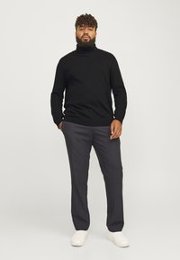 Jack & Jones JJEEMIL ROLL NECK - Pulóver - black
