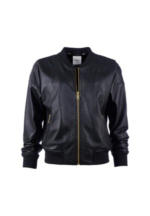 Czarna skórzana kurtka typu bomber z przednim zamkiem błyskawicznym, ściągaczami na rękawach i dwoma złotymi kieszeniami na zamek, charakteryzująca się prostym, a zarazem klasycznym designem.