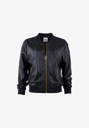 Czarna skórzana kurtka typu bomber z przednim zamkiem błyskawicznym, ściągaczami na rękawach i dwoma złotymi kieszeniami na zamek, charakteryzująca się prostym, a zarazem klasycznym designem.