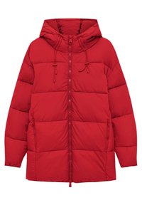 Červená prošívaná bunda s kapucí, vybavená předním zipem, nastavitelnými šňůrkami a dvěma bočními kapsami. Hladká textura s prošívaným designem.