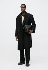 Essential Collective BOX SHOULDER DOUBLE BREASTED COAT - Cappotto classico - black