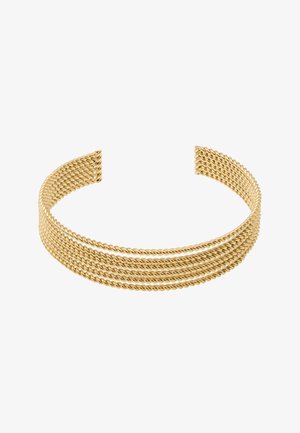 Zlato obarvani zapestnica z zasukano žico, ki ima več niti, gladko teksturo in odprte konce za prilagodljivost.