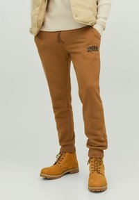 Jack & Jones JJIGORDON JJNEWSOFT NOOS - Pantalones deportivos - otter