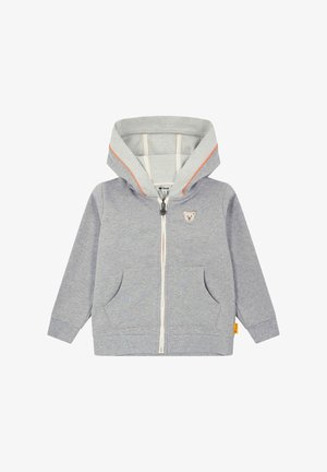 Sudadera gris para niños con cremallera, parche de oso, bolsillos delanteros y acentos naranjas en la capucha. Fabricada con un material suave y texturizado.