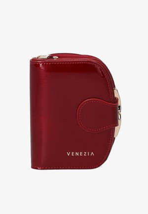 Rode synthetische leren portemonnee met een glanzende afwerking, ritssluiting, gouden hardware en geperst "VENEZIA" logo. Compact vierkant model met een klep.