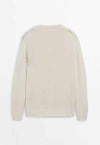 Maglione lavorato a maglia color beige chiaro con collo rotondo, maniche lunghe e polsini e orlo a coste. Design semplice e texture morbida con cuciture minime.