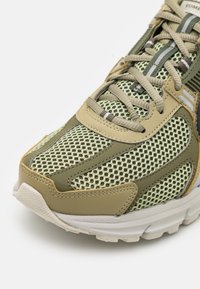 Nike Sportswear Baskets basses - olive