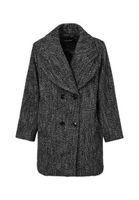 Cappotto tailored in bianco e nero a zig-zag, con un ampio colletto, chiusura doppiopetto e tessuto testurizzato. Le maniche sono a tre quarti.