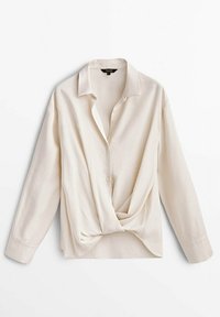 Licht beige langemouwen blouse van zacht materiaal, met een kraag, knoopsluiting en een gedraaide knoopdetail in de taille.