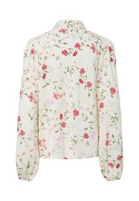 Blusa color crema a maniche lunghe con motivo a tralci floreali rosa e rossi, polsini arricciati e colletto classico, vista da dietro.