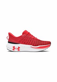 Zapatilla deportiva roja con parte superior de malla transpirable, diseño texturizado y suela acolchada blanca con acentos negros y el logo de Under Armour.