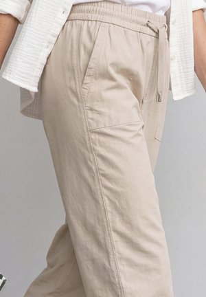 Street One, STRAIGHT LEG HOSE MIT TURN-UP-DETAIL - Pantalon classique - clay sand