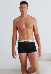 Puma MEN DUAL LOGO 4 PACK - Trumpikės - purple/green/black