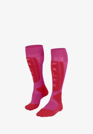 Calze alte fino al ginocchio in un vivace rosa e rosso, con una texture liscia e un audace marchio "FALKE". Progettate per comfort e supporto.