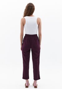 OXXO MIT MISCHUNG - Stoffhose - potent purple