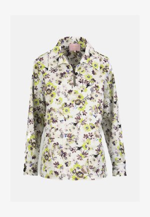 Hosszú ujjú fehér blúz zöld, barna és lila virágmintával, gombos gallérral és két elülső rátétzsebbel.