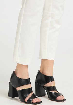 Riemensandalette - black