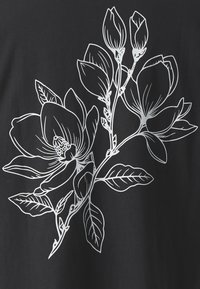 Vit utlinjerade magnoliablommor och blad på svart bakgrund, som visar två öppna blommor och flera knoppar på en enda stam.