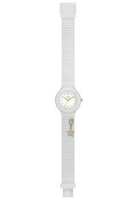 Hvid gummihåndledsur med en rillet rem, rund hvid urskive, gyldne timemarker og et gyldent stjernecharme vedhæftet. Enkel, moderne design.