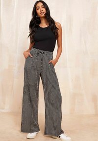 Friends Like These WIDE LEG CRINKLE PRINTED ELASTICATED WAIST - Treniņtērpa apakšdaļas - black