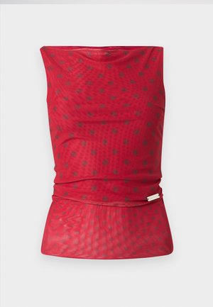 Top rojo tubo hecho de una tela transparente con un diseño fruncido, que presenta lunares gris oscuro y un pequeño acento de logotipo metálico en el dobladillo.