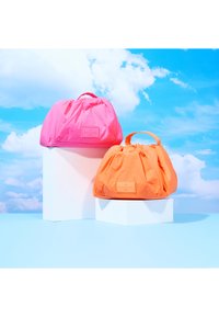 The Flat Lay Co. THE FLAT LAY CO. DRAWSTRING MAKEUP BAG - Trousse de toilette - orange parachute