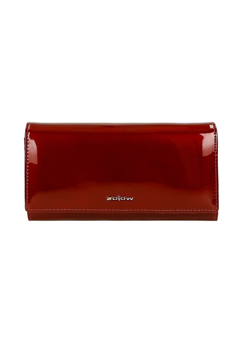 Portafoglio in pelle verniciata rossa con finitura lucida, forma rettangolare e bordi cuciti. Presenta un logo metallico sulla parte anteriore.