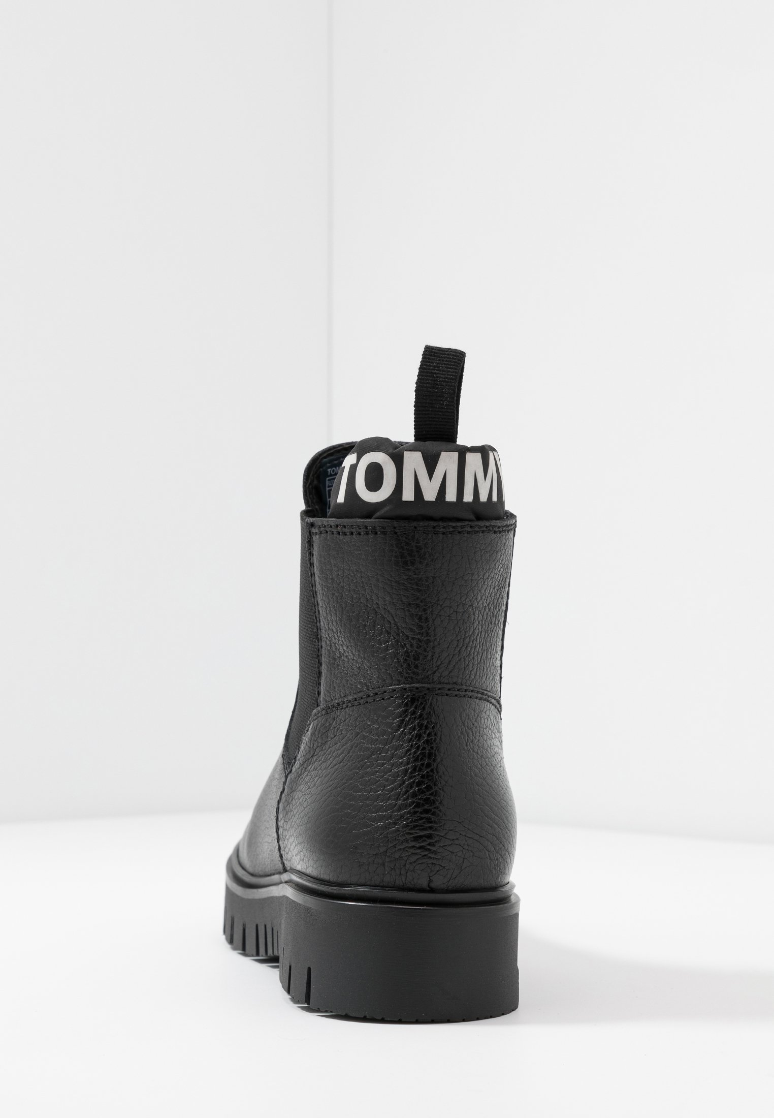 tommy jeans snow boots