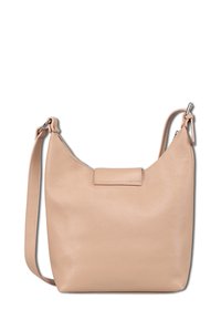 Sac à épaule en cuir rose clair avec une texture douce, forme semi-structurée, bandoulière réglable et fermoir à rabat à l'avant pour un accès facile.