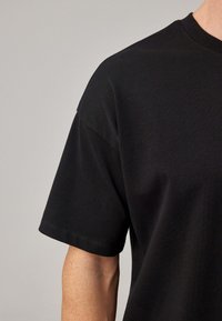 SNOCKS T-shirt basic - schwarz
