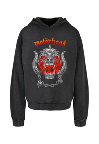 Čierna mikina s kapucňou s grafikou lebky a reťazí, s červenými akcentmi a textom "motörhead" v oranžovej farbe nad ním. Bavlnená látka, voľný strih.