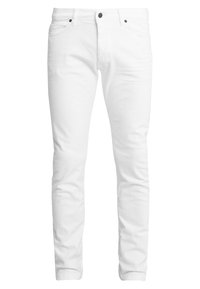 Vaqueros de mezclilla blanca con un corte ajustado, diseño tradicional de cinco bolsillos, cierre de botón y cremallera, textura suave y detalles mínimos.