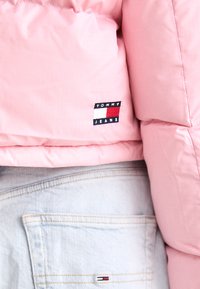 Tommy Jeans ALASKA - Dunjakke - ballet pink