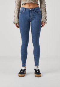 ONLY ONLRAIN  - Vaqueros pitillo - medium blue denim