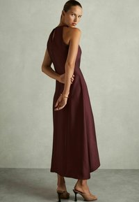 Reiss REGULAR FIT - MICAH DRAPE TUCK - Svečana odjeća - burgundy